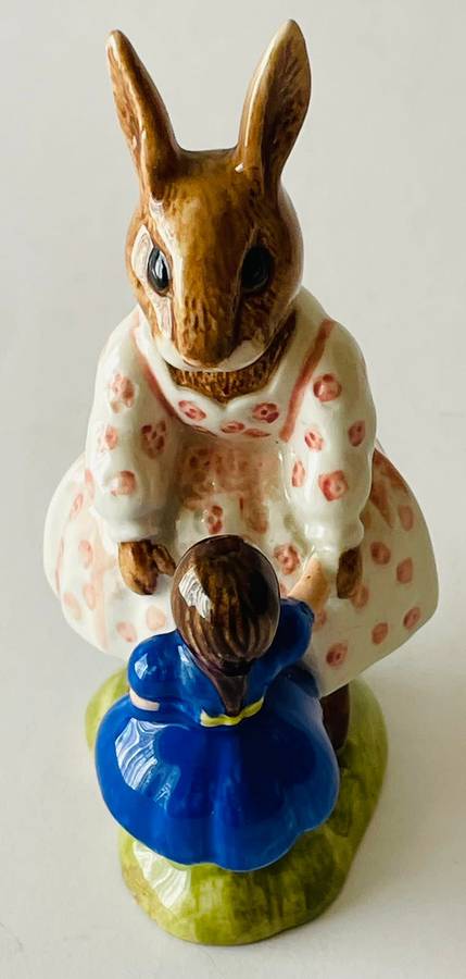 Royal Doulton - Dollie Bunnykins - Playtime D88
