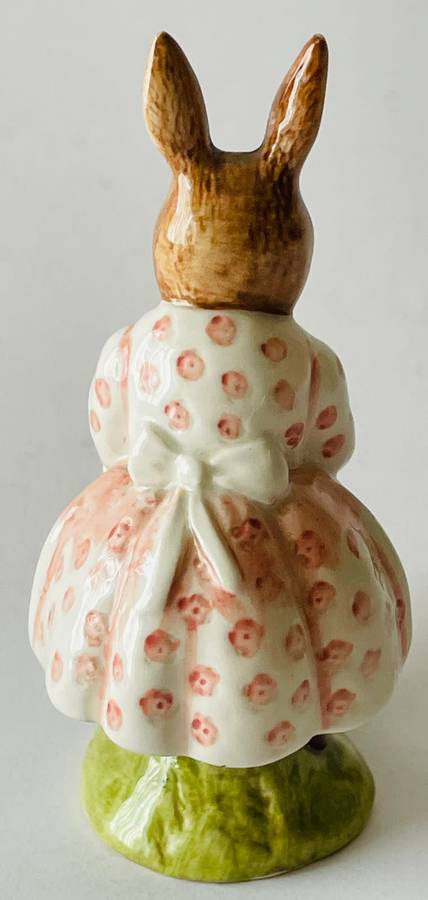 Royal Doulton - Dollie Bunnykins - Playtime D88