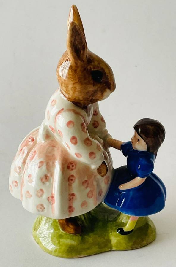 Royal Doulton - Dollie Bunnykins - Playtime D88