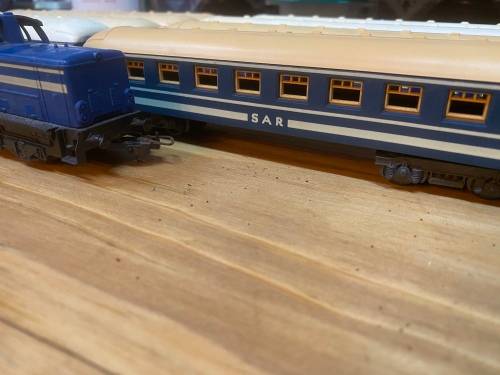 Lima HO scale SAR junior blue train set