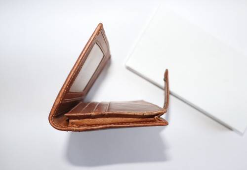 GENUNIE LEATHER UNISEX TRAVELING WALLET/PURSE