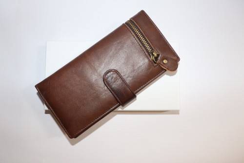 GENUNIE LEATHER UNISEX TRAVELING WALLET/PURSE