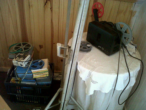Vintage lot of earliest movies on film 9 mm (100 in total) plus projector and screen!!!