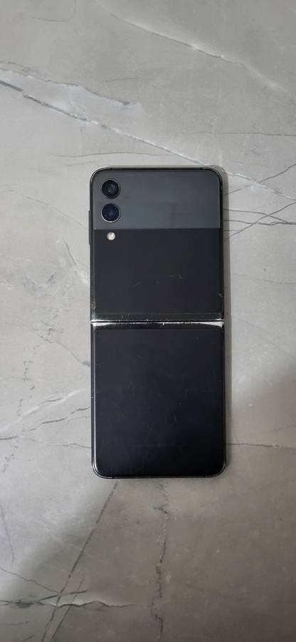 SAMSUNG Z FLIP 3 READ