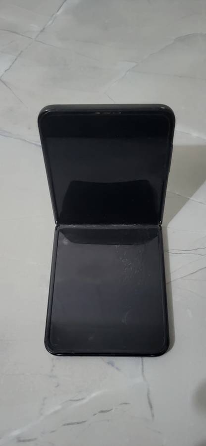 SAMSUNG Z FLIP 3 READ