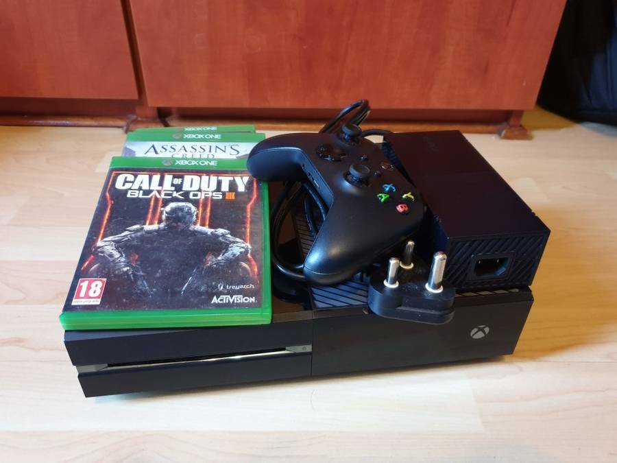 Microsoft Xbox One 500GB console + 3 Games + Controller + FREE Shipping