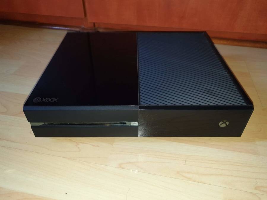 Microsoft Xbox One 500GB console + 3 Games + Controller + FREE Shipping