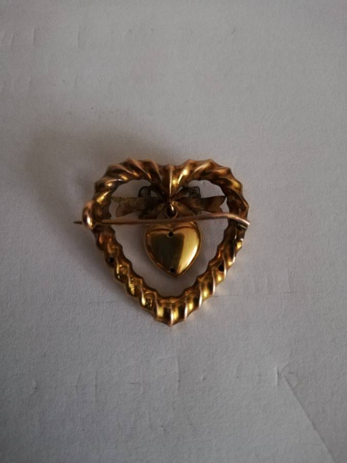 ** SOLID 9CT GOLD ** HEART BROOCH ** HALLMARKED ** 3.09 GRAMS OF GOLD ** CRAZY R1 START !!!!