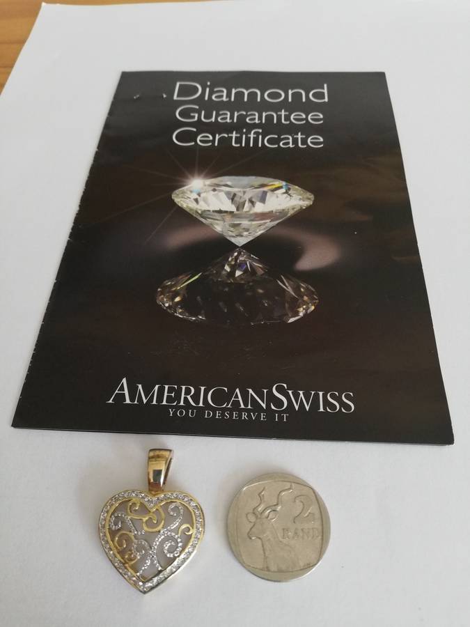 ** SOLID 9CT GOLD ** APPROX 38 DIAMOND HEART PENDANT ** 5.74 GRAMS ** A MUST VIEW ** CRAZY R1 START!