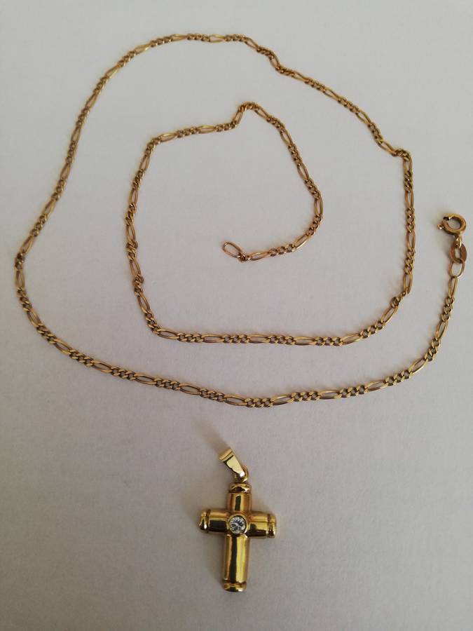 * SOLID 9CT GOLD * FLAT LINK CHAIN + CROSS * LIKE NEW * TOTAL WEIGHT 4.60 GRAMS * CRAZY R1 START !!!