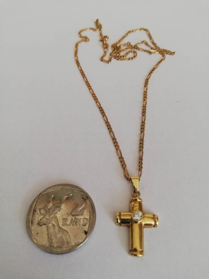 * SOLID 9CT GOLD * FLAT LINK CHAIN + CROSS * LIKE NEW * TOTAL WEIGHT 4.60 GRAMS * CRAZY R1 START !!!