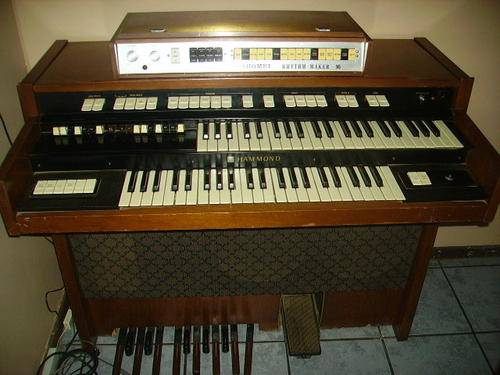 HAMMOND ORGAN