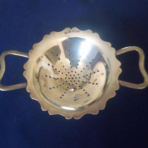 HALLMARKED STERLING SILVER TEA STRAINER