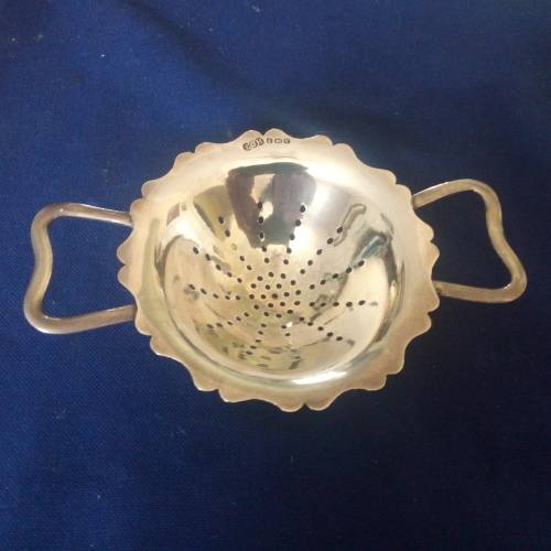 HALLMARKED STERLING SILVER TEA STRAINER
