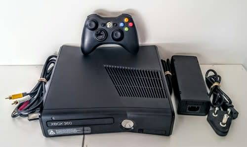 Xbox 360 320GB Slim.