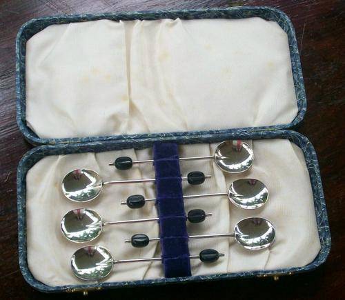 BOXED SET OF YEOMAN PLATE E.P.N.S. COFFEE-BEAN SPOONS