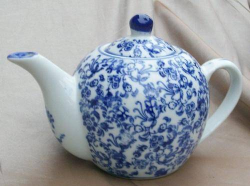 BLUE & WHITE TEAPOT BACKSTAMPED GENUINE MING BLUE