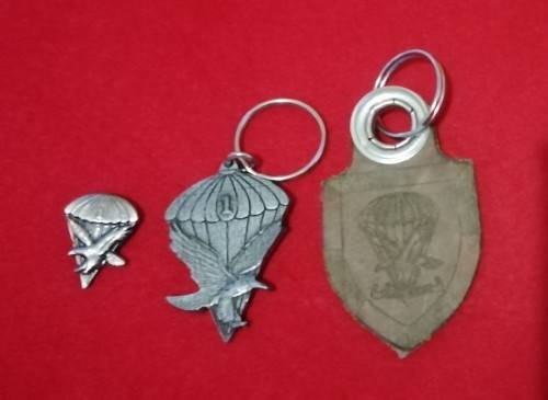2 x 1 PARACHUTE BATTALION KEYRINGS and PIN