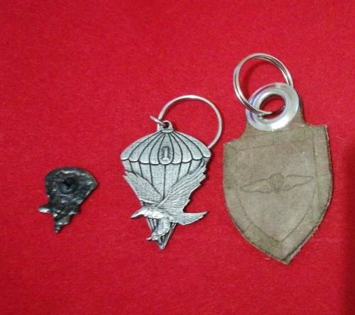 2 x 1 PARACHUTE BATTALION KEYRINGS and PIN