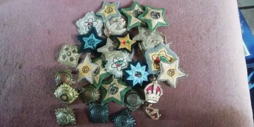 Lot of WW2 and newer cloth and metal officers pips
