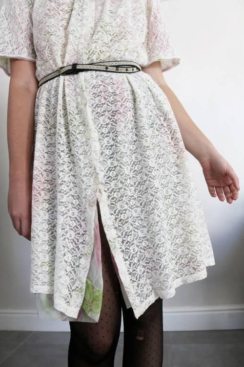 Vintage white lace dress / loose fitting dress / button up dress / size medium