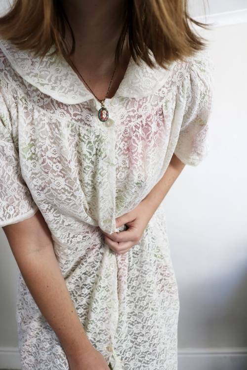 Vintage white lace dress / loose fitting dress / button up dress / size medium
