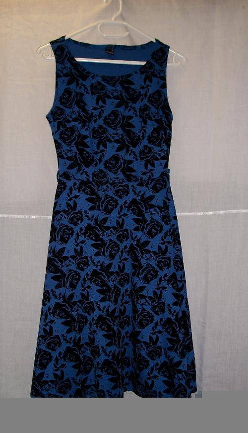 Beautifyl velvet blue dress, size small, 32