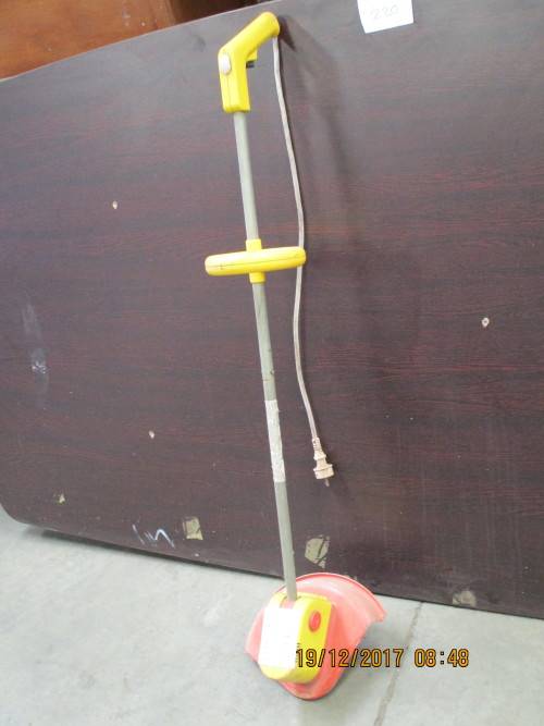 WEED EATER VALUED AT R1000