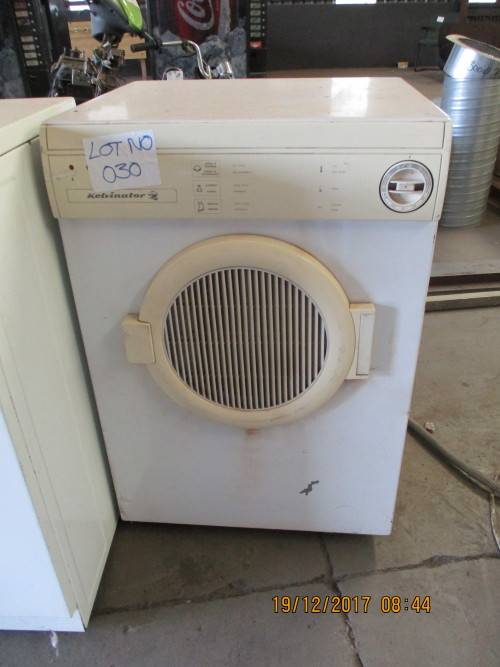 KELVINATOR - TUMBLE DRIER - VALUED AT R1000.00