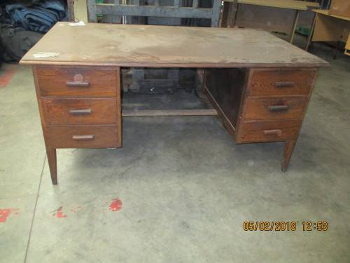 WOOOOWWW ANTIQUE DESK WOW!!!!!!!!!!VALUED AT R2500