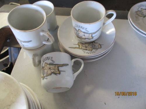 10 PIECE TEACUP SET - VALUED AT R600.00