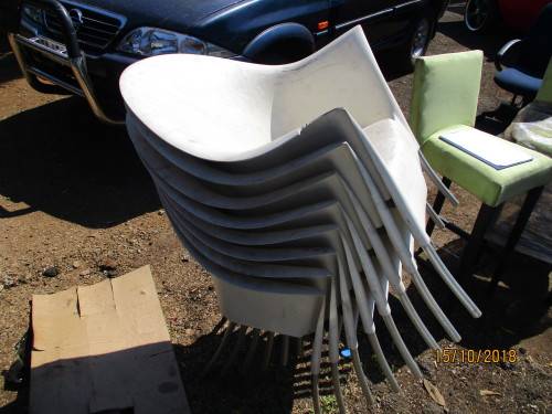 8 X PLASTIC GARDEN CHAIRS