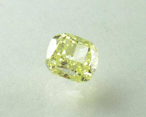 BEAUTIFUL FANCY VIVID YELLOW 0 75ct VS CLARITY DIAMOND !!!