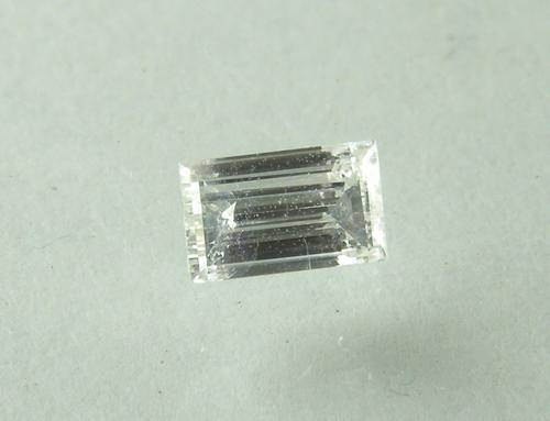 ***EYE CLEAN BEAUTY*** E COLOUR 0.18ct- BAGUETTE DIAMOND!!