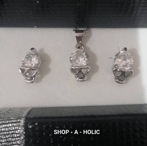 ***  HOT BUY ~  AUSTRIAN CRYSTAL *SKULL PENDANT &  *STUD SET ***