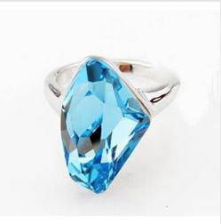 ***STUNNING! 18K WHITE GOLD PLATED LARGE BLUE CRYSTAL RING***SIZE 6