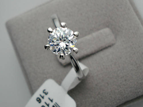 ***GORGEOUS! 18K WHITE GOLD PLATED ENGAGEMENT RING***SIZES 5.5 & 6