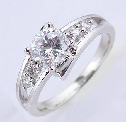 ***BEAUTIFUL 925 STERLING  SILVER CZ ENGAGEMENT RING***SIZE 5