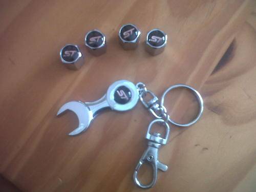 Get it now in stock ! FORD FOCUS ST - 4 Wheel valve Caps - plus Spanner Keyring