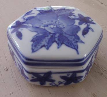 Blue and White Ten Sided Ceramic Trinket Box 7.5 cm x 3.5 cm