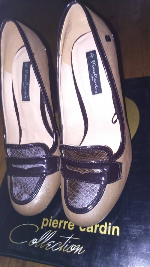 Pierre Cardin size 6 brown
