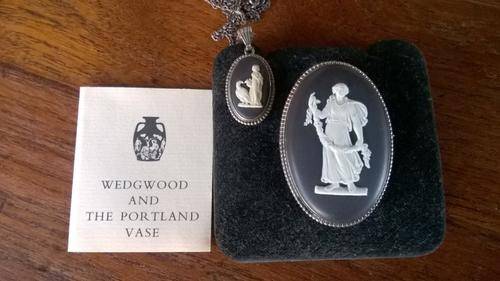 Wedgwood Brooch No 5 & Pendant ( Wedgwood and The Portland Vase )
