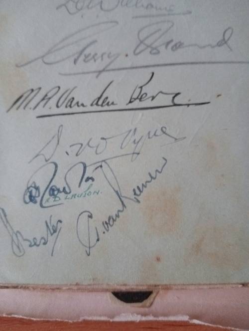 1937,9 original autographs of Springbok touring squad to New Zealand