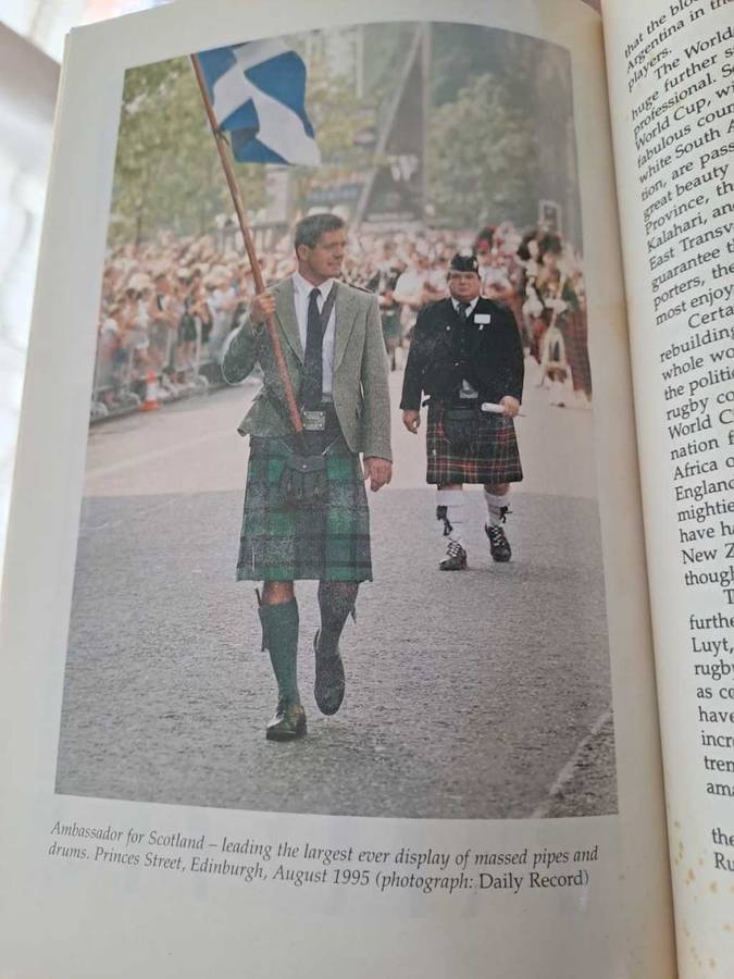 Gavin Hasting, Scotland fullback autobiography, signed, 224 pages