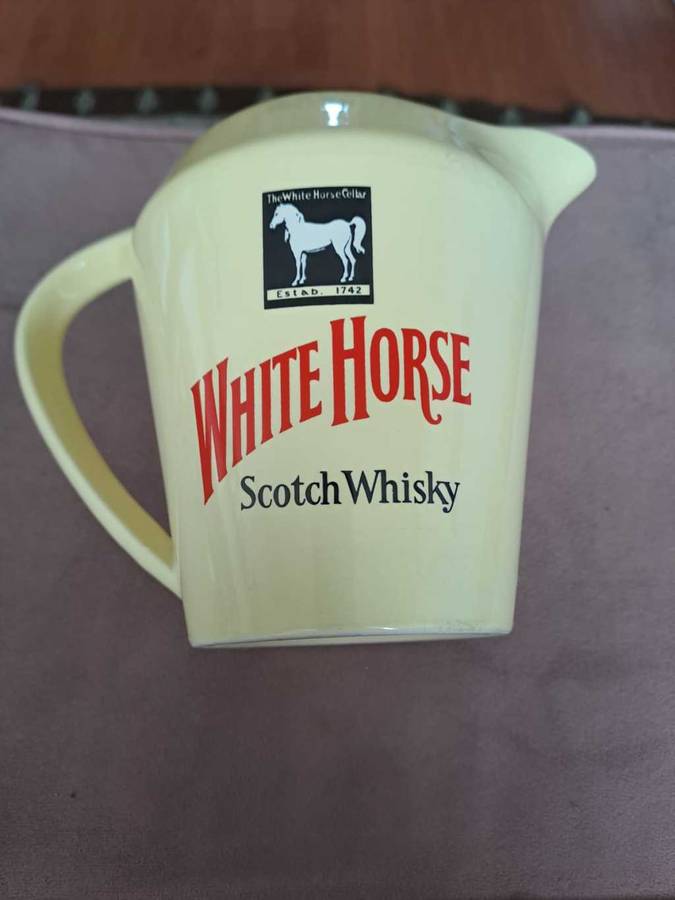 3 x Wade Pottery Jugs, Dunhill, Black & White Buchanan and White Horse