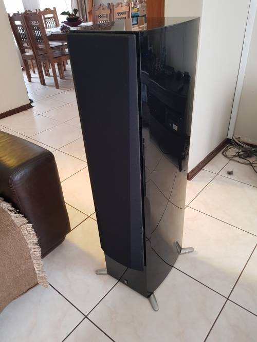 Yamaha Speaker Set (2x NS-777, 4 x NS-333, 1x NS-C444, 1x YST-SW515)