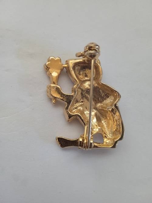 Frog brooch
