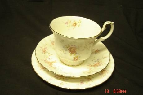 ROYAL ALBERT PEACH ROSE TRIO, BID IS PER TRIO