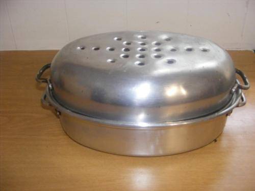VINTAGE ALUMINIUM ROASTING DISH