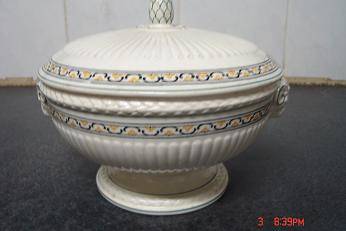 STUNNING WEDGWOOD FOOTED BOWL